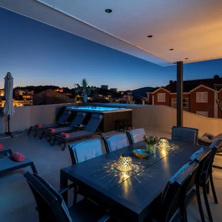Apartment Penthouse Apartement Majestic *